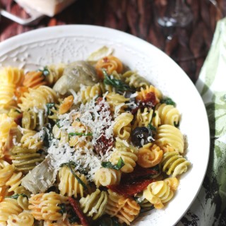 Light Pasta with Sun Dried tomatoes, Artichokes and Spinach